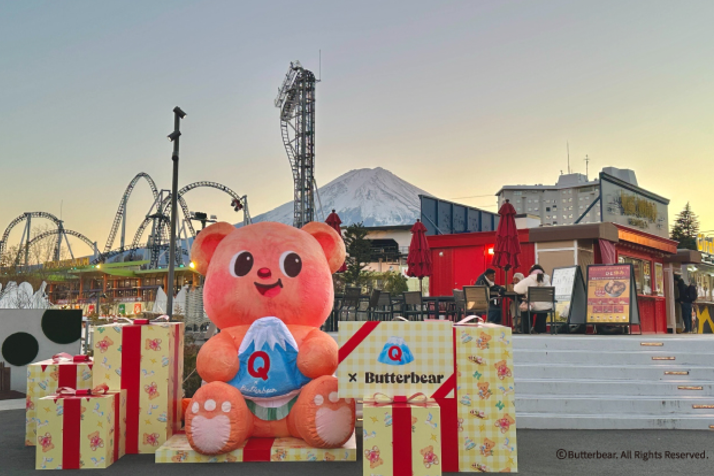 โซนถ่ายรูปเช็กอินกับน้องหมีเนยขนาดใหญ่พิเศษ