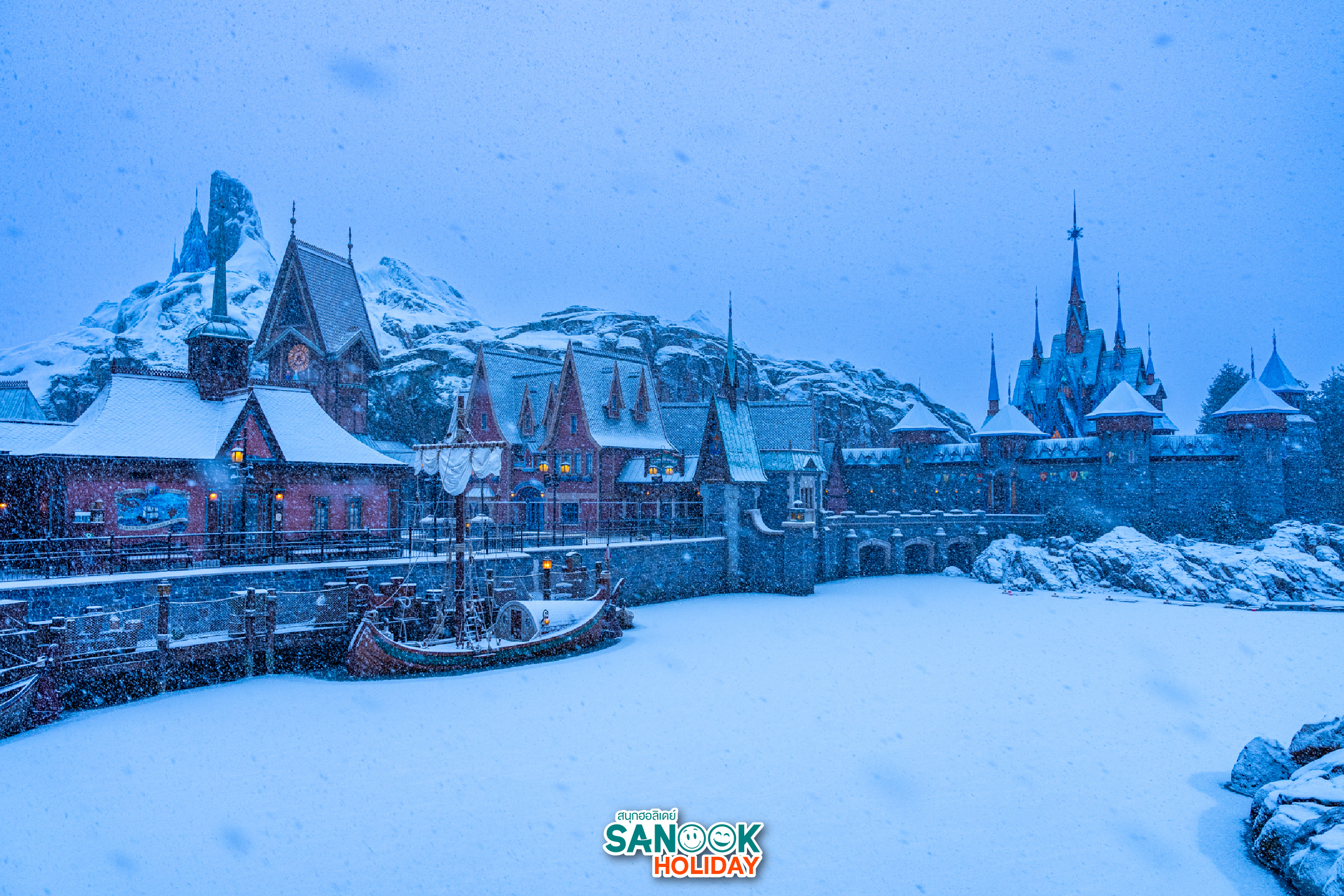 World of Frozen Hong Kong Disneyland หิมะปกคลุมเมือง