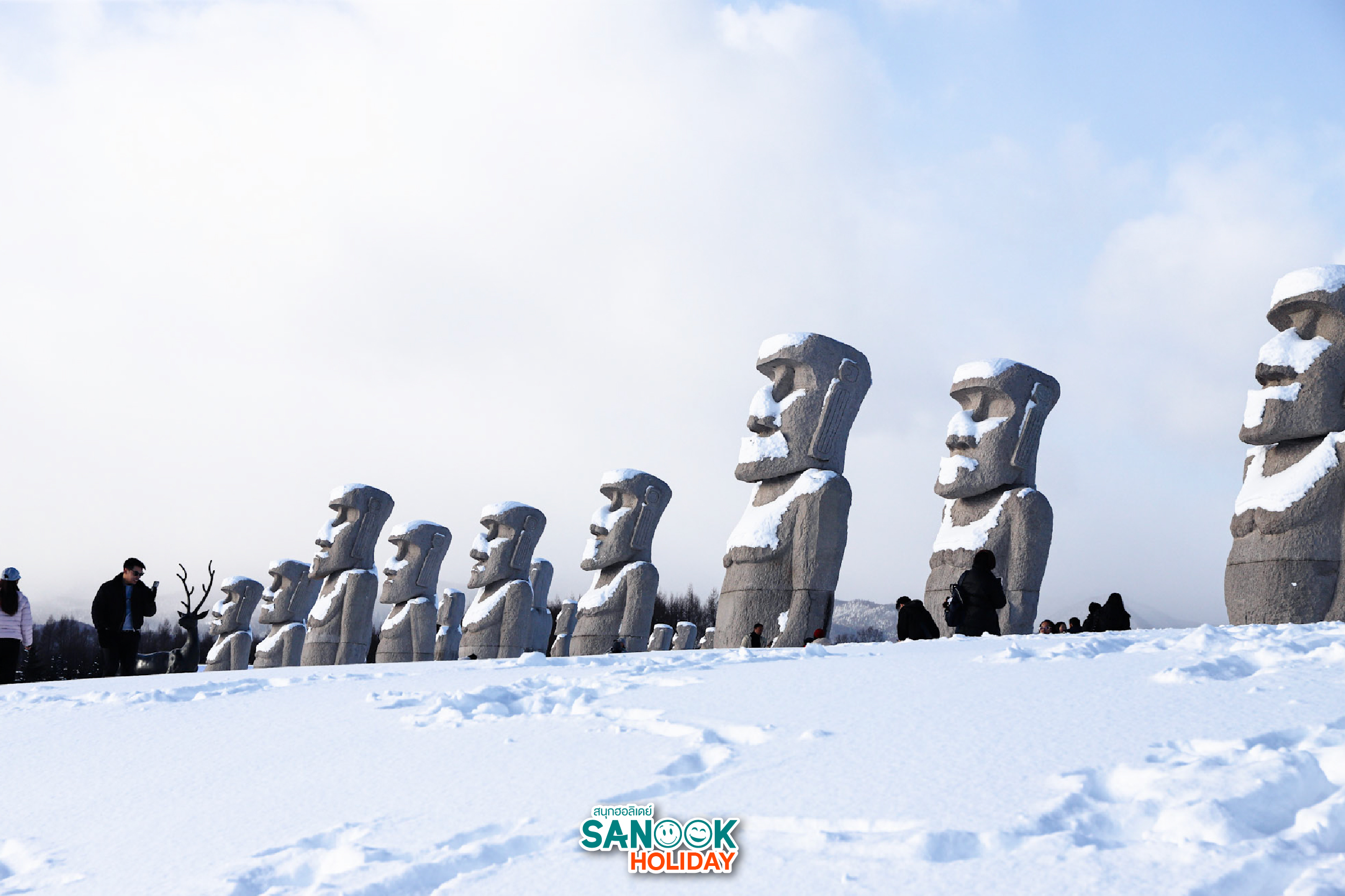 รูปปั้นหินจำลองโมอาย (Moai Statues)