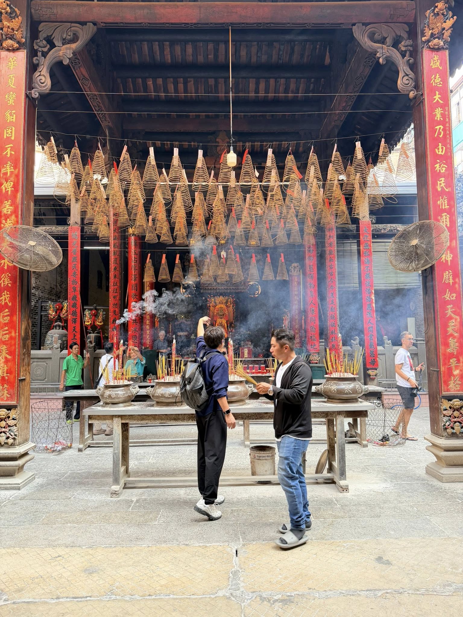 วัดเทียนห่าว (Ba Thien Hau Temple)